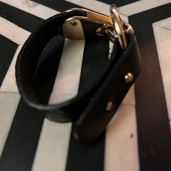 Leather with gold bracelet - Picture 2 of 3